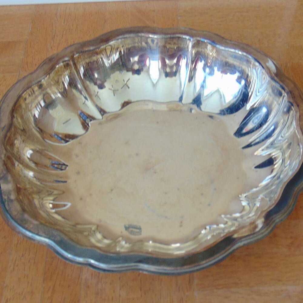 WMA Rogers Silver Plated Scalloped Round Seving Bowl